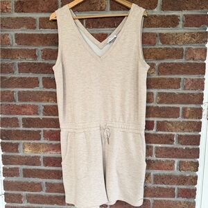 Calvin Klein Beige Sleeveless V-Neck Romper. Size Large.  Pockets.